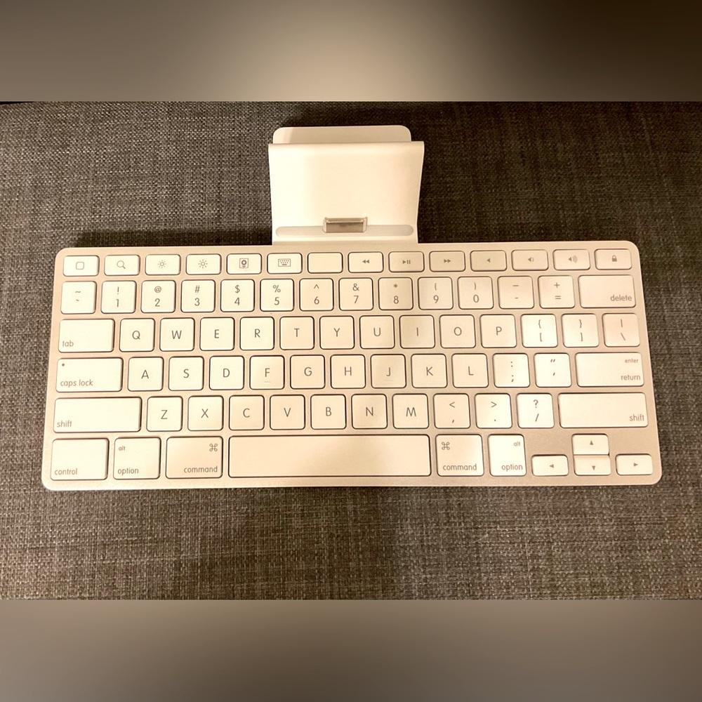 Apple Keyboard Model A 1359 IPad Keyboard Dock (note wider charging port)